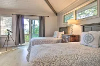 Highlands Home w/ Fireplace, Views, & Trails! - balcón