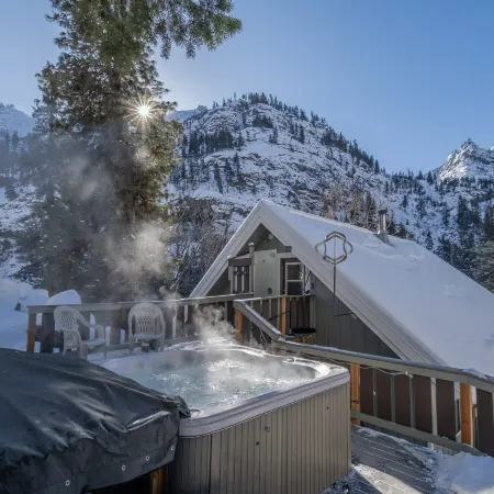 Icicle Chalet 1 Bedroom Cabin
