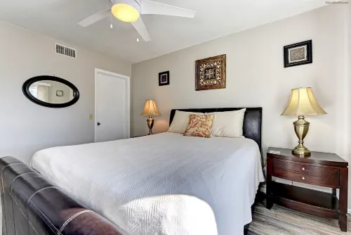 Beautiful 3 Bedroom 2 Bathroom Home Steps from the Beach
