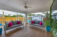 Flamingo Retreat Steps to Downtown Pool Home - พร้อมระเบียง