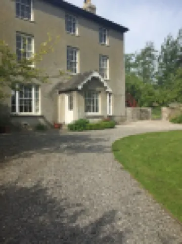 Spacious, self-contained apartment nestled in the Brecon Beacons National Park 蘭弗拉納赫酒店