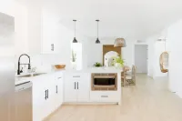 Mountain Views! Outdoor kitchen, heated pool, hot tub, shuffleboard, hike nearby