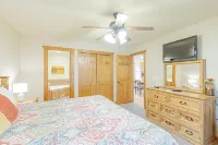 Cozy 4Bd Chalet in Branson w/ Pool, Lake, Golf, and Activities!