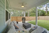 West End Home w/ Yard < 1 Mi to Beach Access! - Parkering