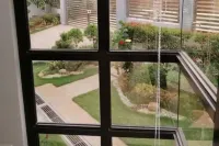 Villa - Sleeps 10 - Communal Pool - Parking