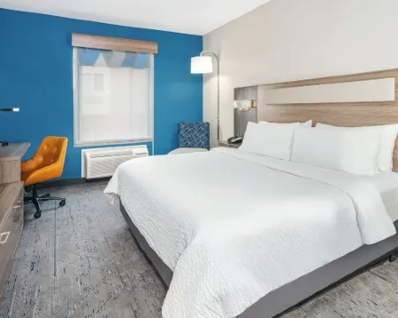 Holiday Inn Express & Suites BLOOMINGTON - NORMAL by IHG Hotels in Normal