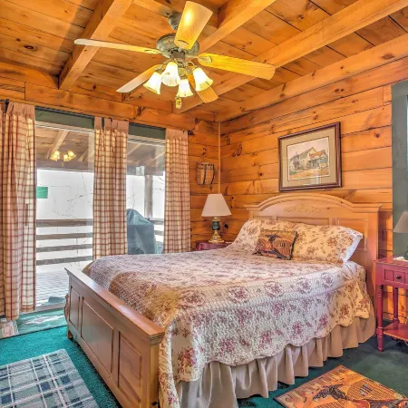 Serene Cabin in the Smokies w/ 2 Decks & Hot Tub!