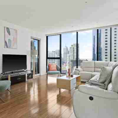 A 3BR with City Views Near Queen Victoria Market Rooms