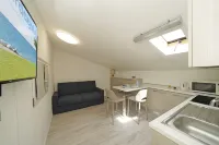 Holiday Punta Gro in Sirmione - Condos