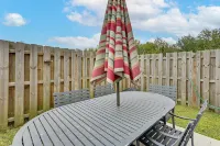 'The Hangar Retreat' Aviation-Themed Stay in Lutz - Boutique