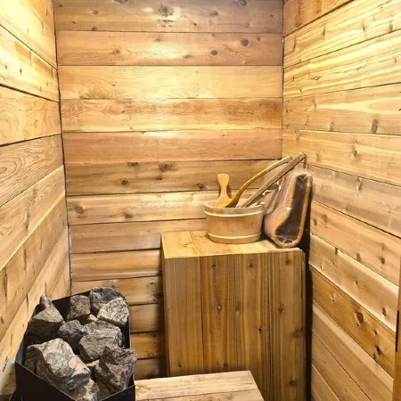 Spacious 2-Bedroom Suite w/ Sauna, Pool & Mountain Views