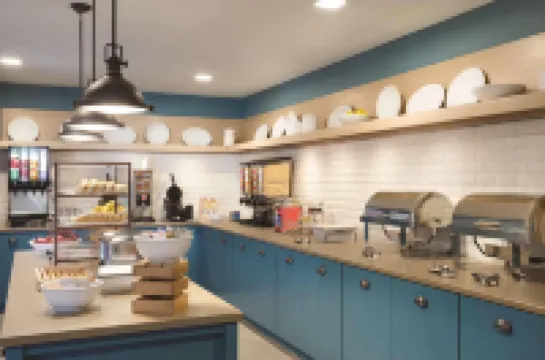 คันทรีอินน์แอนด์สวีทส์ บายเรดิสัน ลอเรนซ์