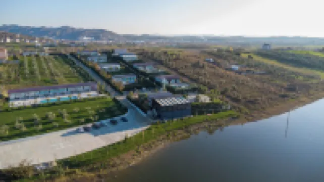 Lumeris lakeview Suites and SPA