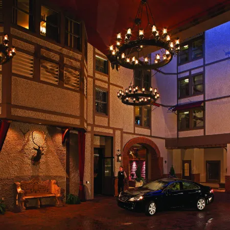 Grand Bohemian Lodge Asheville, Autograph Collection