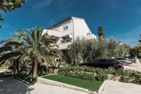 Apartments Lola - Pensions