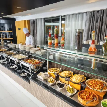 Hala Arjaan by Rotana Отели рядом с достопримечательностью «Торговый центр Abu Dhabi Mall»