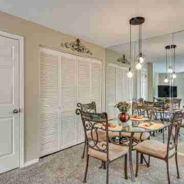 Community Pool and Gym Apt 5 Mi to Laughlin Casinos Dining/Meeting Rooms