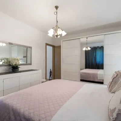 Apartment Gorana Hotels near Znjan