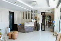 RedDoorz Plus @ Hotel Esse