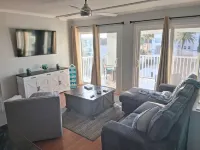 Top Floor Jacksonville Beach Condo,Walk to Beach,2 King Suites,Near Tpc Sawgrass