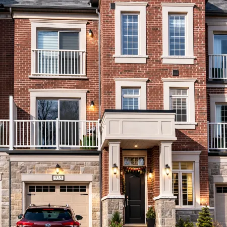 Modern 4‑ Retreat I 2‑ Parking I Steps from the Ajax Waterfront