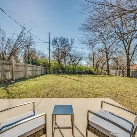 Centrally Located 3BR 2BA - !