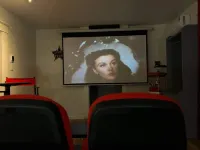 Movie Night 100 Inch Screen, Walk to Bars and Restaurant