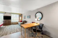 Hampton Inn & Suites Lathrop - Parkplatz