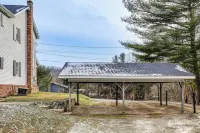 Zanesville Apartment w/ Porch - 3 Mi to Downtown! - Parkering
