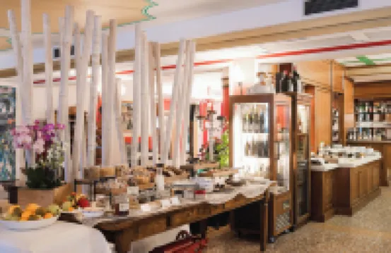 โรงแรมวิลล่า มาดรีนา เลิฟลี่แอนด์ไดนามิก