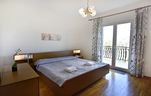 Spacious flat with terrace in Umag