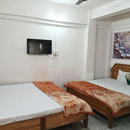 Comfi Stay Отели рядом с достопримечательностью «Taj Mahal Palace»