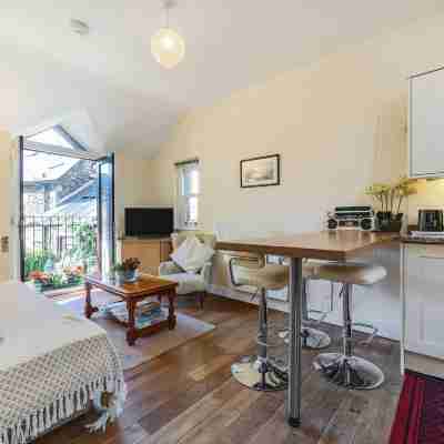 The Retreat with Free Parking Rooms