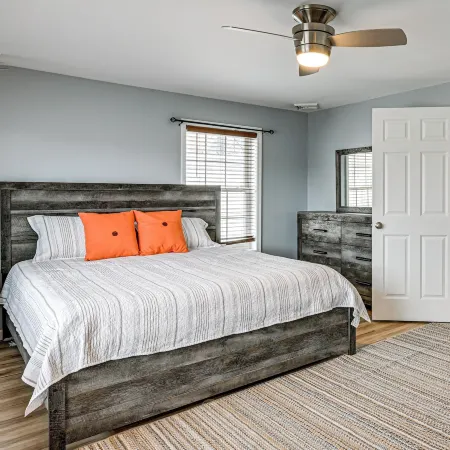 Walkable Stay Near Hudson River, Dining & Shopping