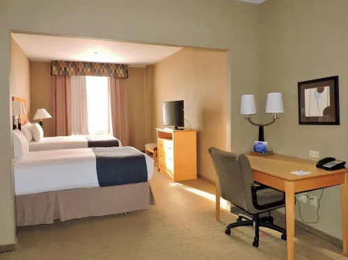 Marco LaGuardia Hotel and Suites