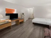 Howard Johnson by Wyndham Edson Hotels in Edson