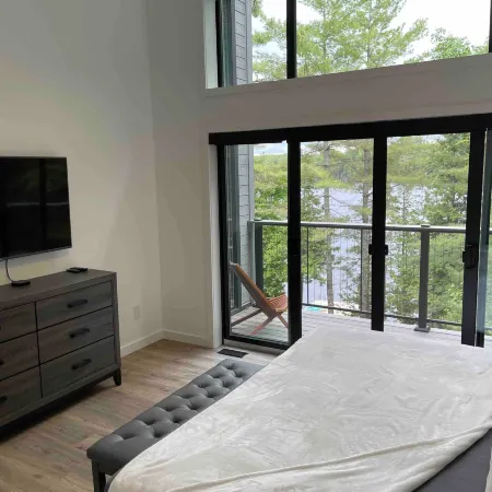 Serene 6-Bedroom Retreat in Tory Hill with Lake Views