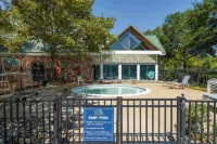 Bear Trap Glory Pools & Golf - Pools