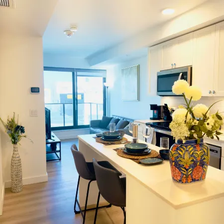 Downtown Condo, Stylish & Comfy
