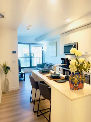 Downtown Condo, Stylish & Comfy - 레지던스