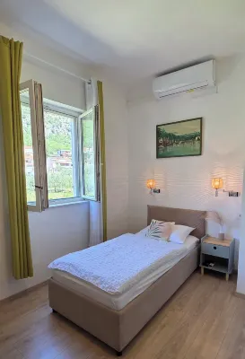 Villa Konalic - Bãi đậu xe