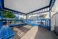 Days Inn by Wyndham Troy - parking
