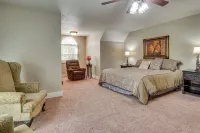 Luxe Helen Gem W/Hot Tub + Pool Access - balcony