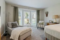Decked Out Getaway Pine MTN Trail, Pet Friendly - 3-Star