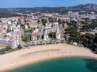 Apartamento familiar con piscina junto a la playa - Condos