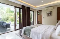 Breeze Blows City View Villa 4 Bedrooms and 1 Familly Bedroom with a Private Heated Swimming Pool