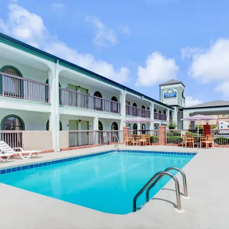 Days Inn & Suites by Wyndham Stockbridge South Atlanta