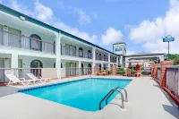 Days Inn & Suites by Wyndham Stockbridge South Atlanta