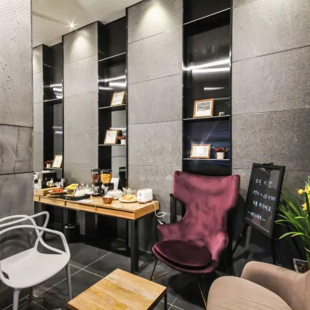 Hotel Eco Stay Отели рядом с достопримечательностью «Королевская гробница Чогёндан»