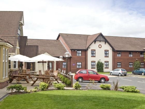 Premier Inn Glasgow (Cambuslang/M74, J2A)